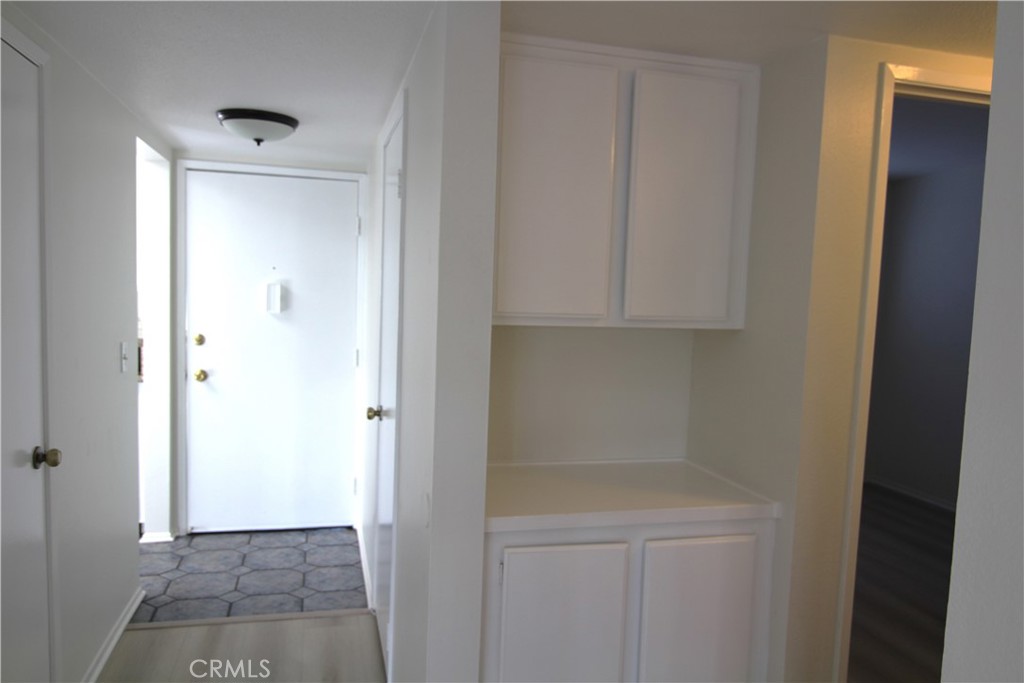 955 East 3rd Street, Unit 204 Long Beach, CA 90802 - Photo 8 of 37 a bathroom with a shower