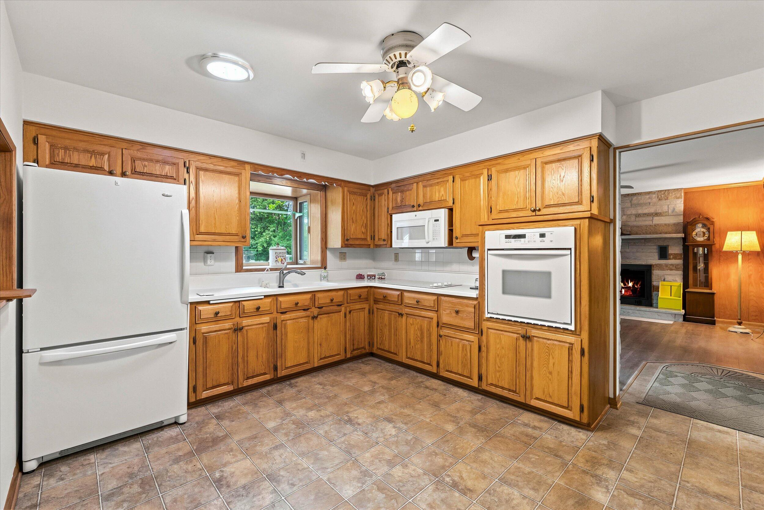 3835 West 5 1/2 Mile Road Raymond, WI 53108 - Photo 15 of 35 09-Kitchen