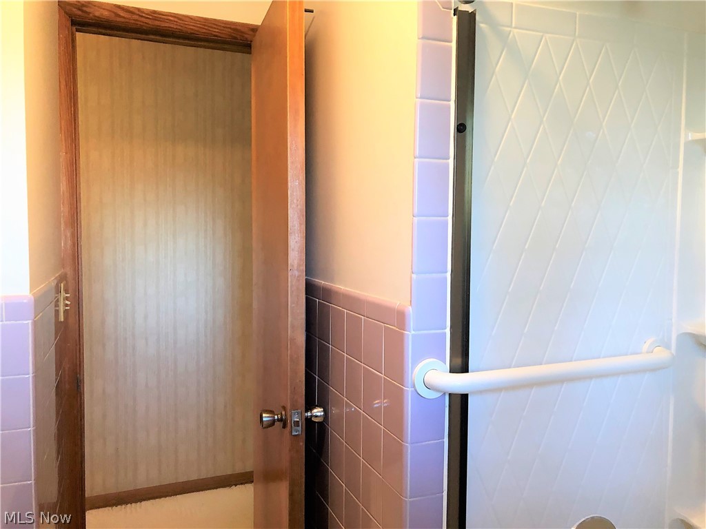 587 West Nimisila Road Akron, OH 44319 - Photo 18 of 35 Bathroom looking into hallway