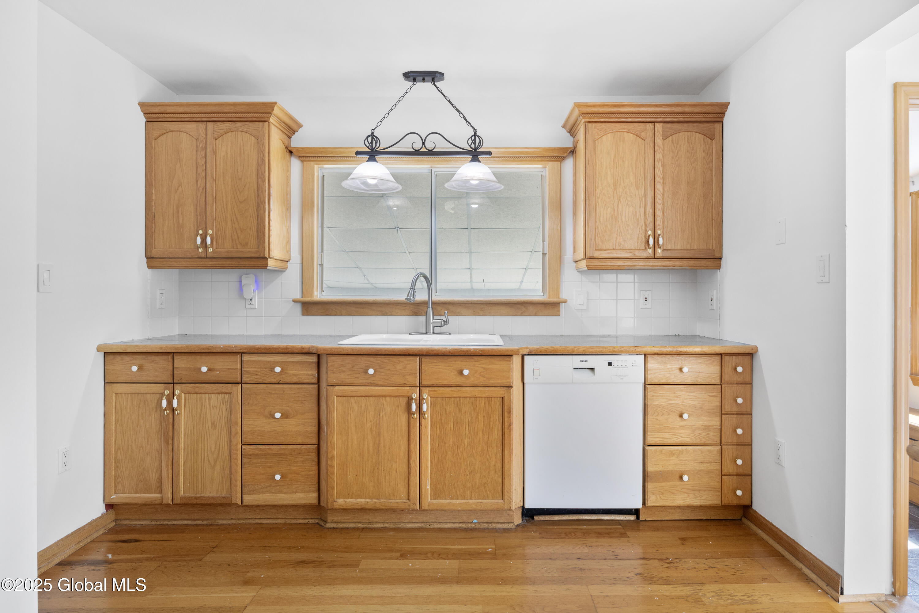 910 Draper Avenue Rotterdam, NY 12306 - Photo 11 of 31 14