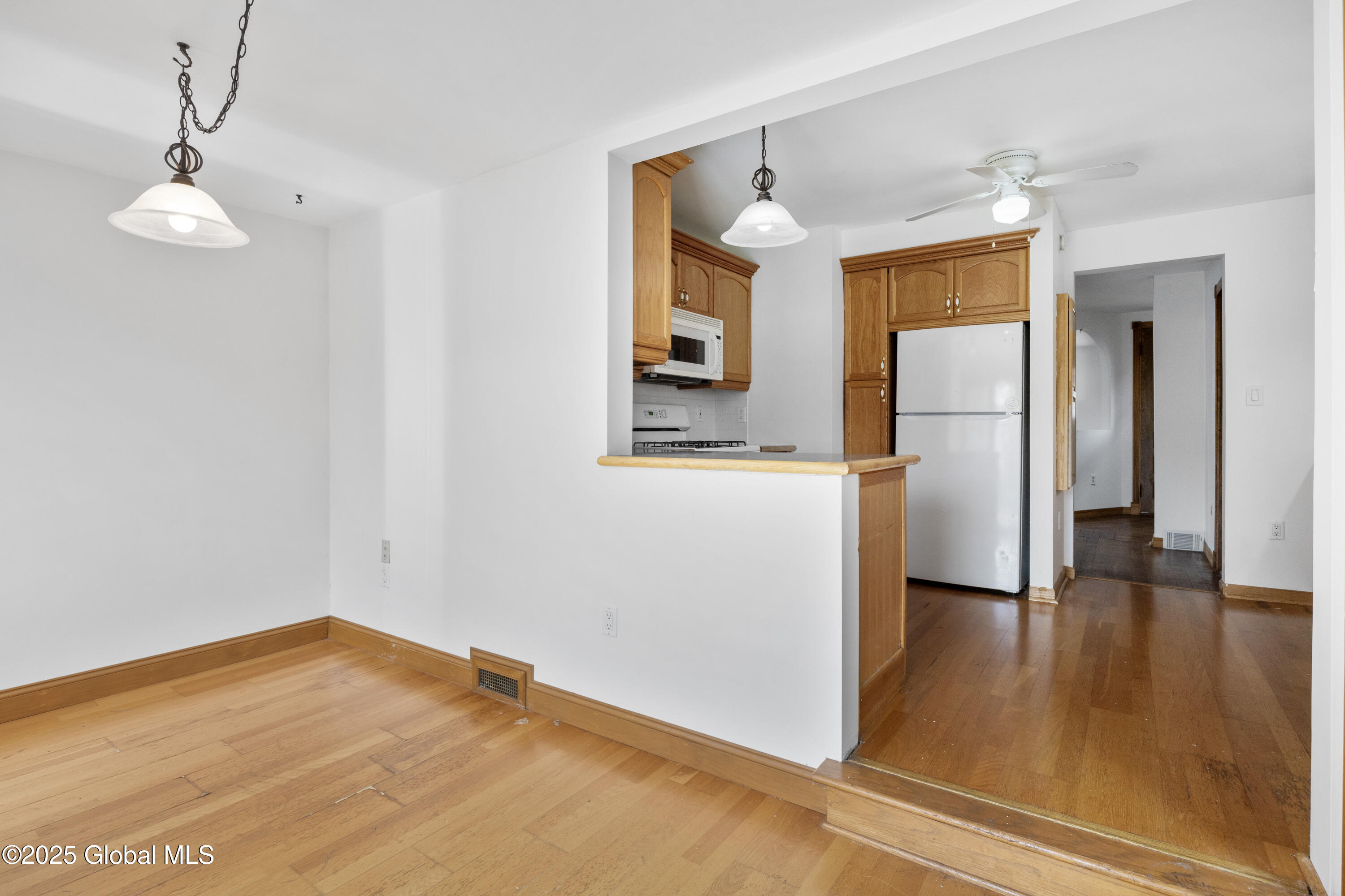 910 Draper Avenue Rotterdam, NY 12306 - Photo 13 of 31 16