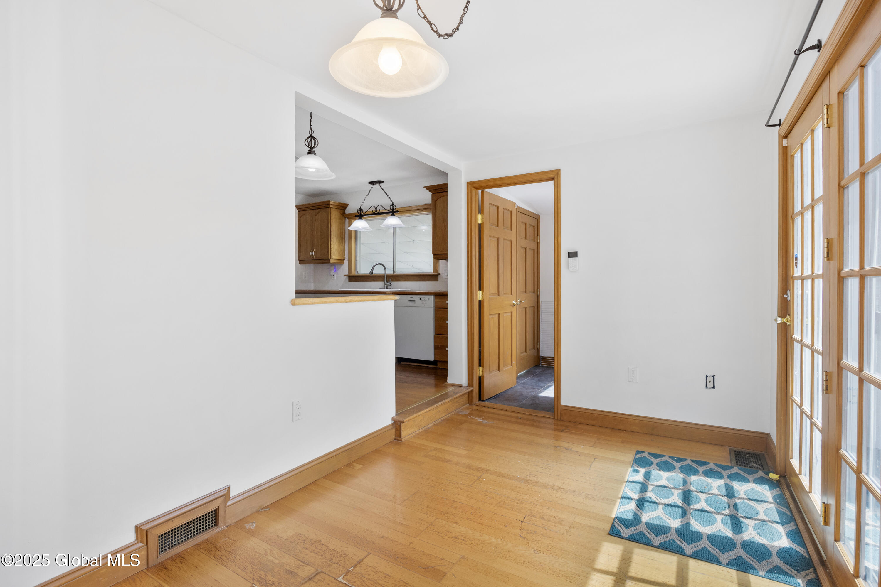 910 Draper Avenue Rotterdam, NY 12306 - Photo 14 of 31 17