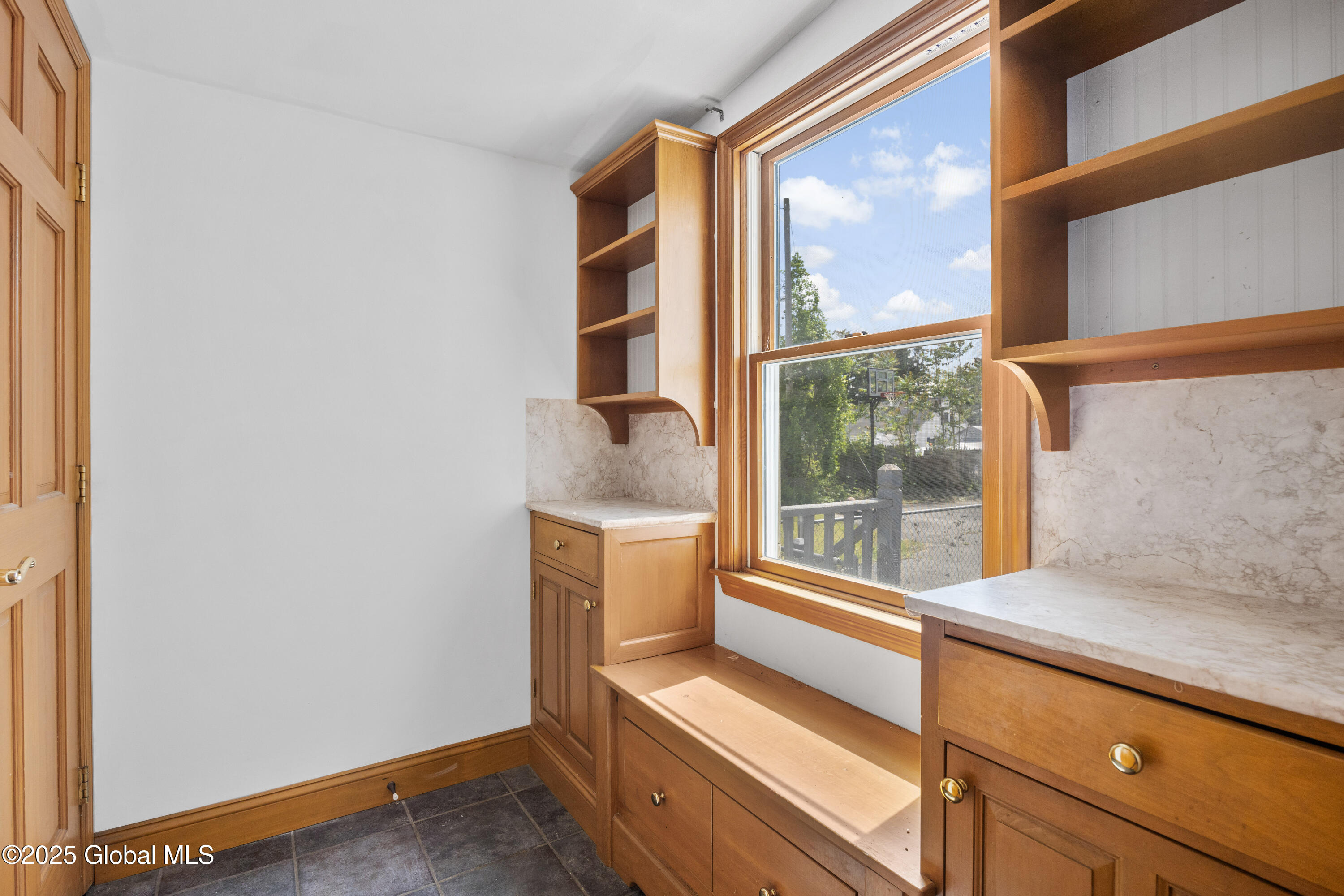 910 Draper Avenue Rotterdam, NY 12306 - Photo 15 of 31 18