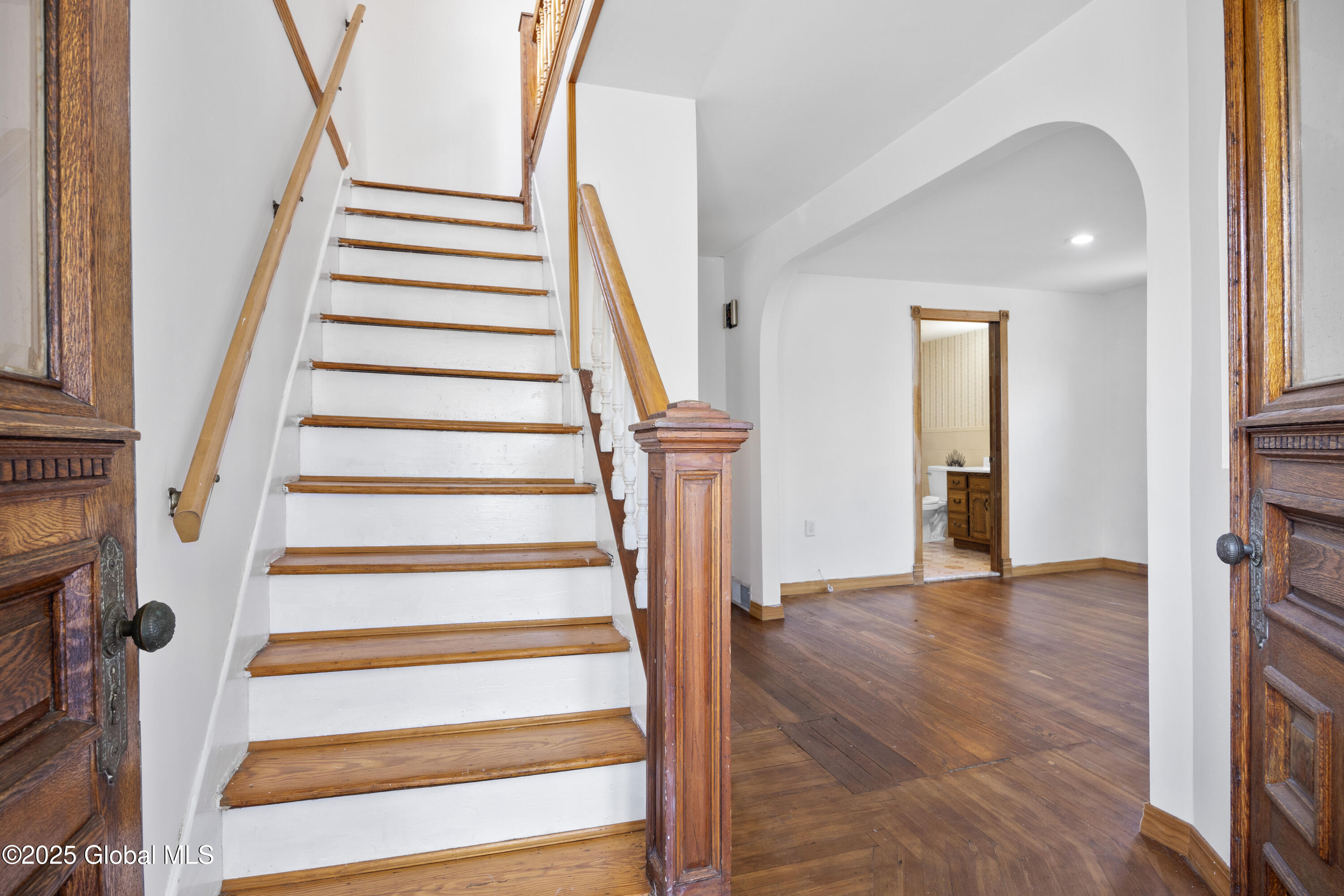 910 Draper Avenue Rotterdam, NY 12306 - Photo 3 of 31 6