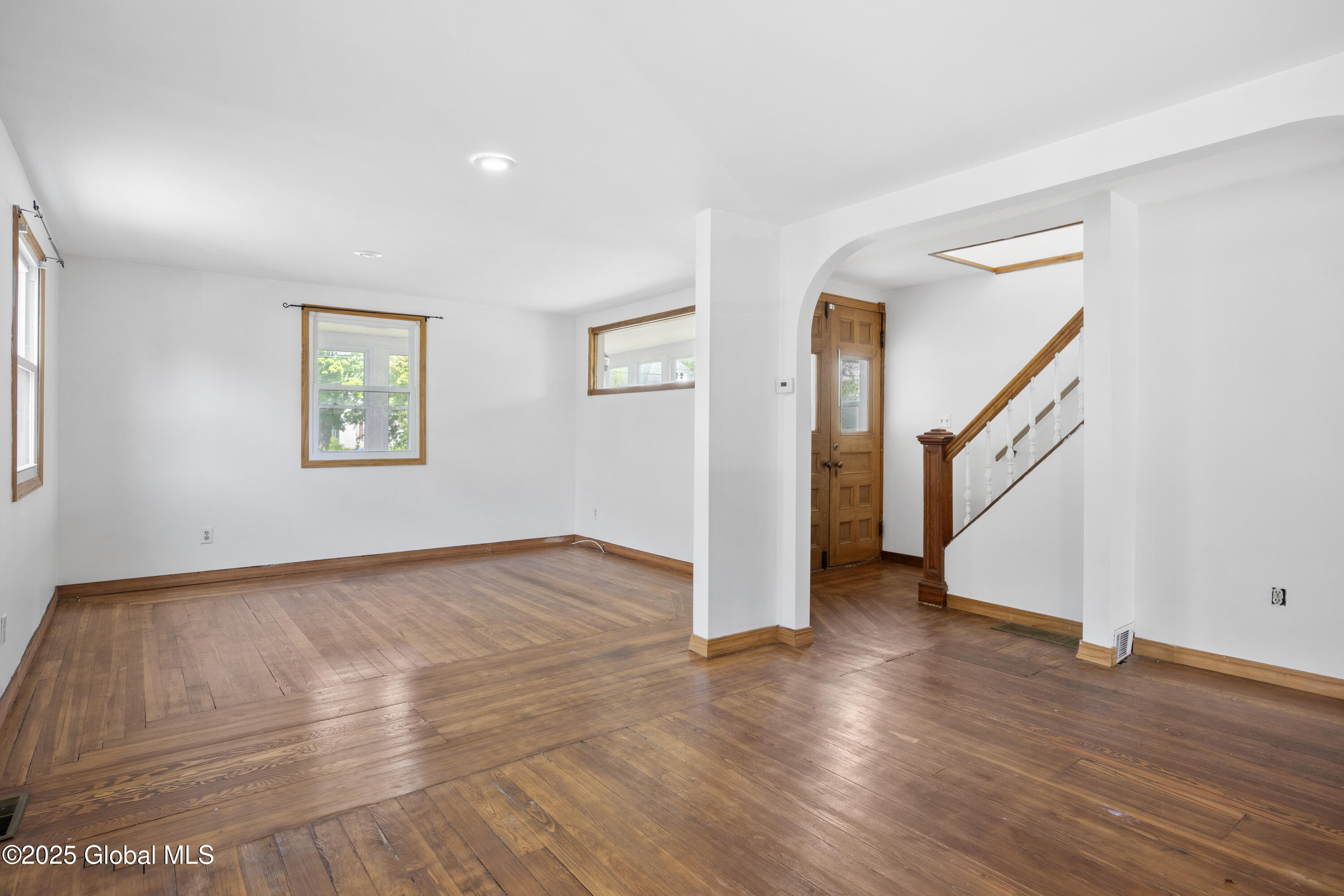 910 Draper Avenue Rotterdam, NY 12306 - Photo 4 of 31 7