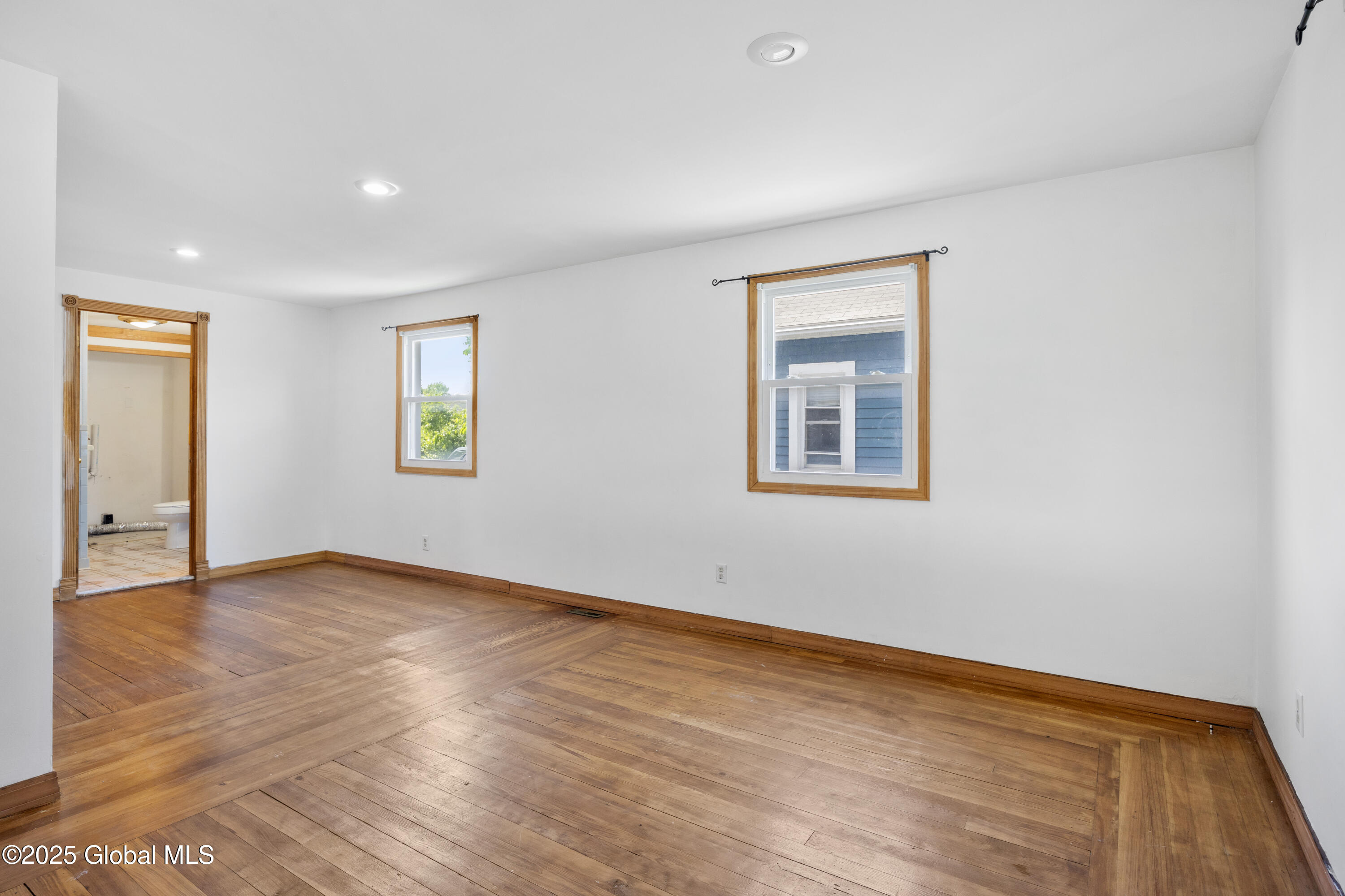 910 Draper Avenue Rotterdam, NY 12306 - Photo 6 of 31 9