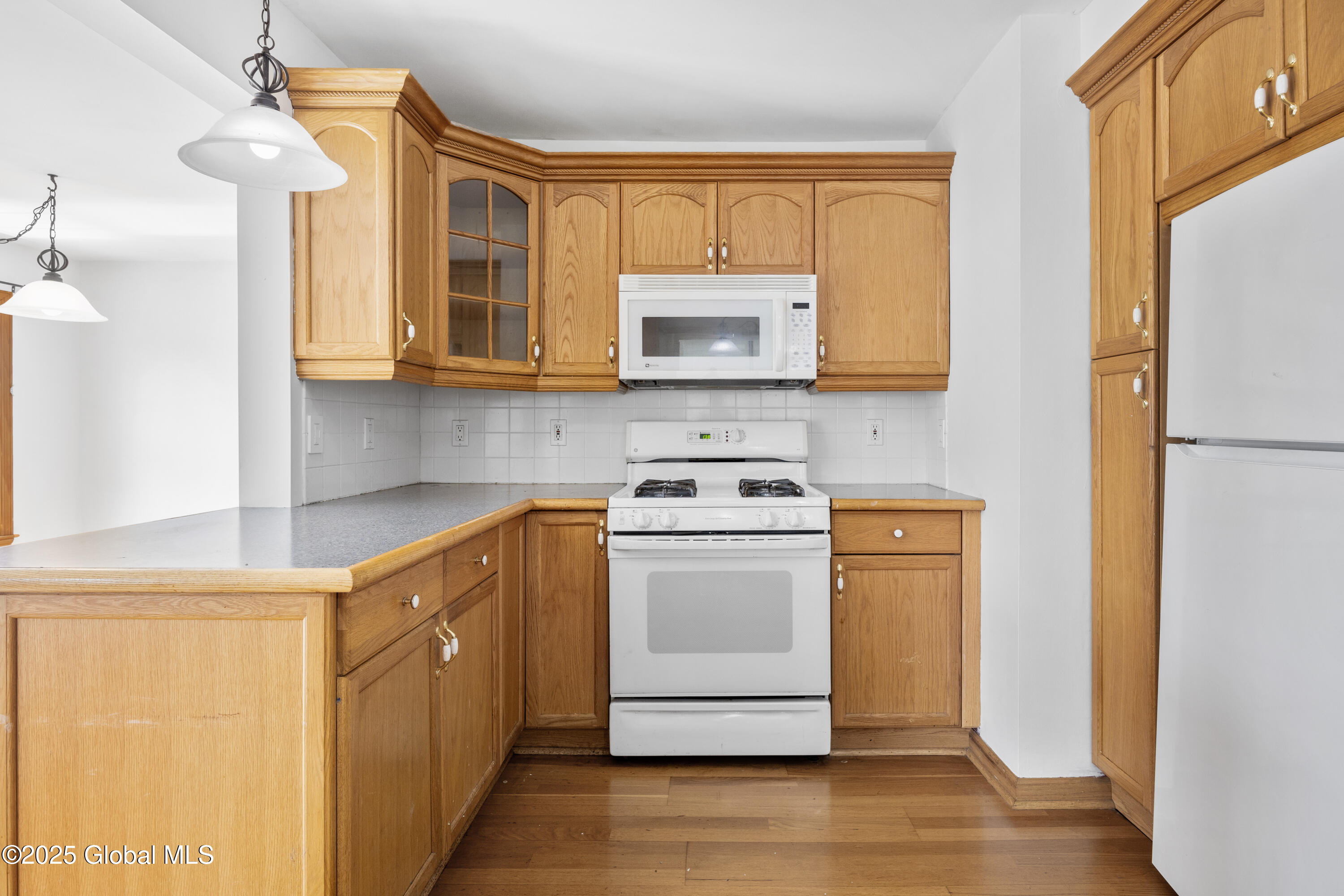 910 Draper Avenue Rotterdam, NY 12306 - Photo 9 of 31 12