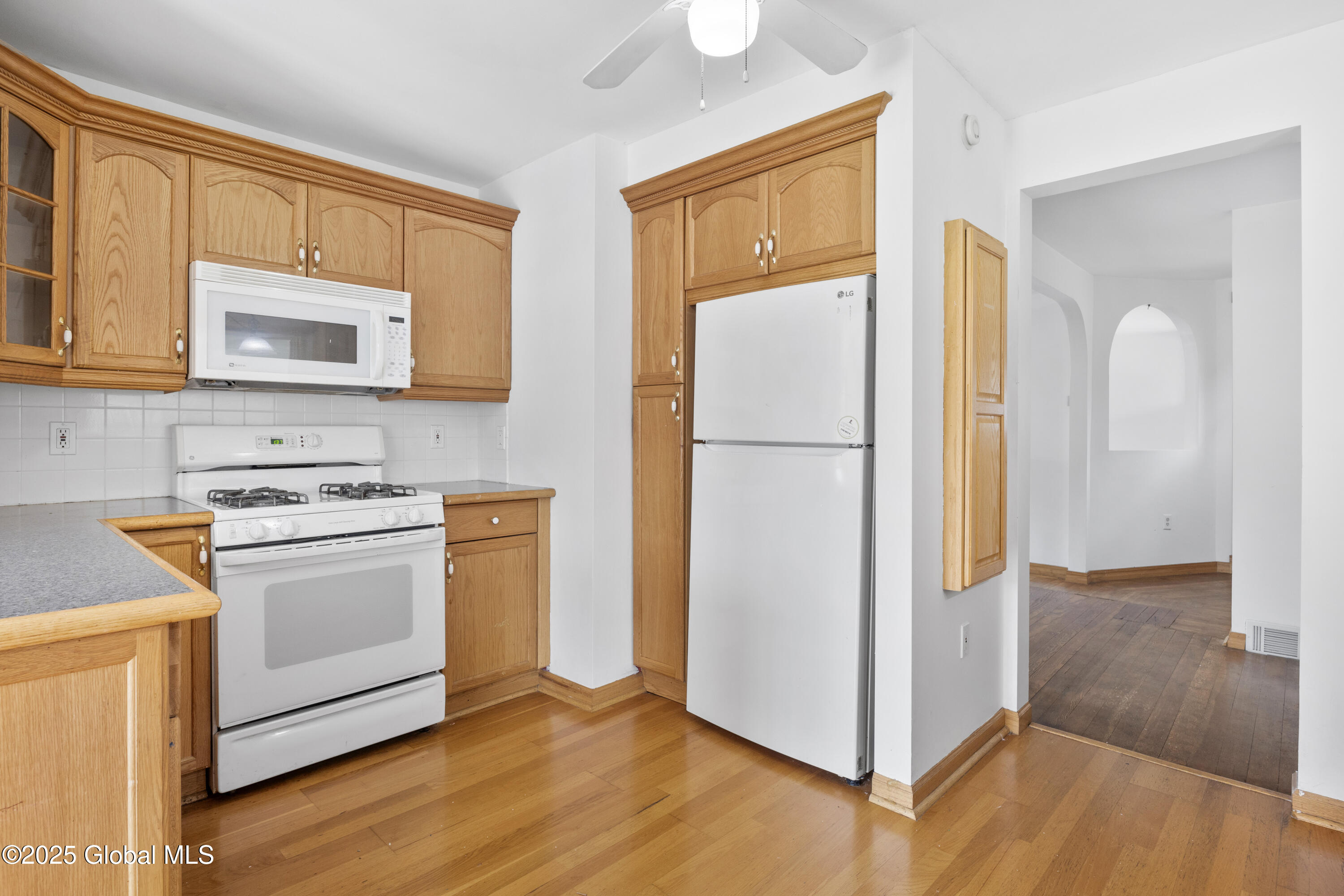 910 Draper Avenue Rotterdam, NY 12306 - Photo 10 of 31 13