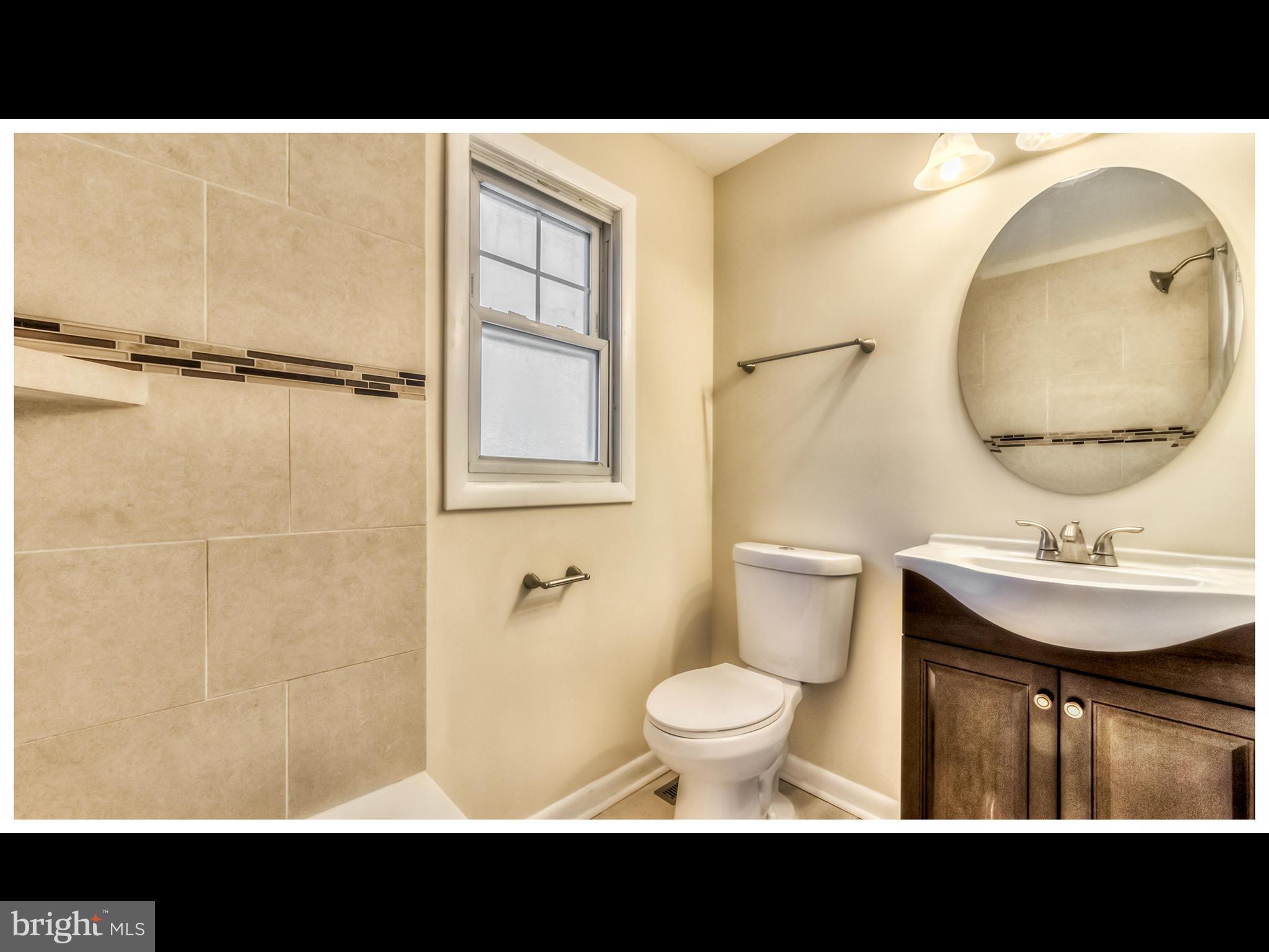 5212 Hillwell Road Baltimore, MD 21229 - Photo 8 of 30 Bath