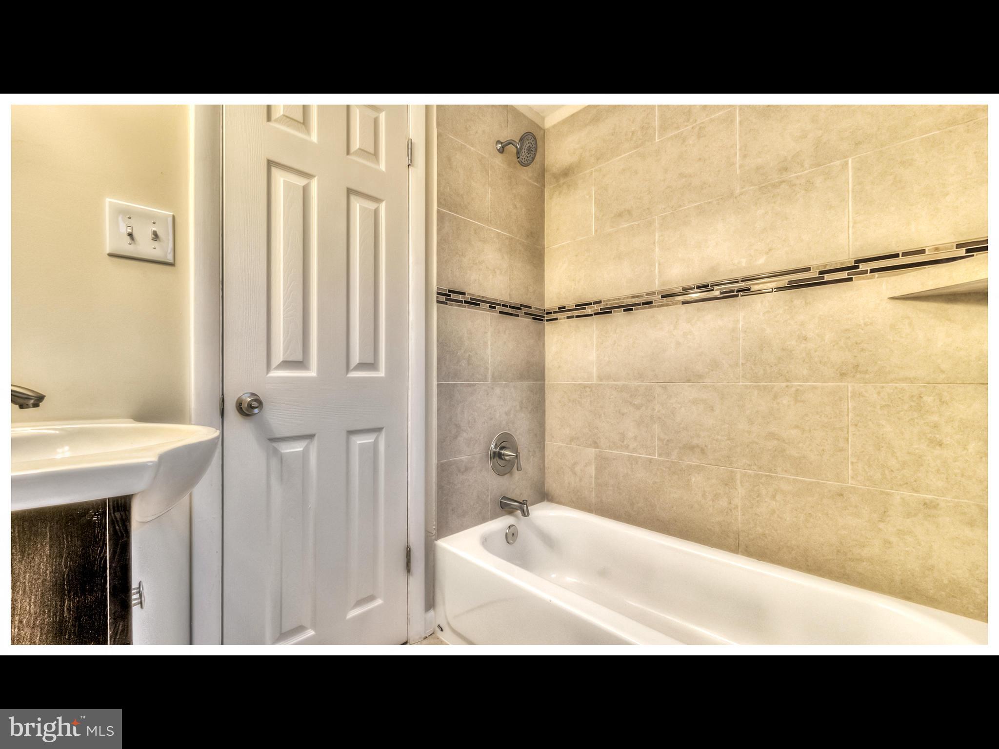 5212 Hillwell Road Baltimore, MD 21229 - Photo 9 of 30 Bath
