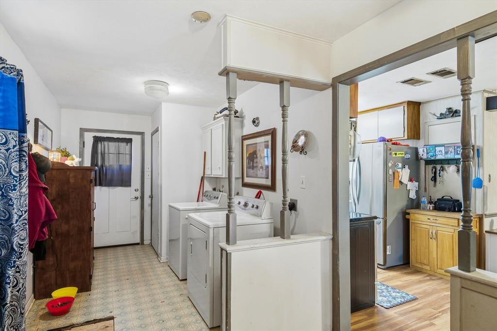 1571 VZ County Road Ben Wheeler, TX 75754 - Photo 20 of 39 a room with a washer and dryer