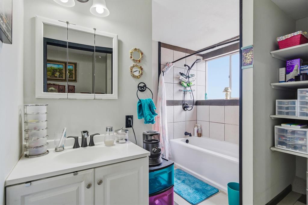 1571 VZ County Road Ben Wheeler, TX 75754 - Photo 32 of 39 a bathroom with a bathtub sink and mirror