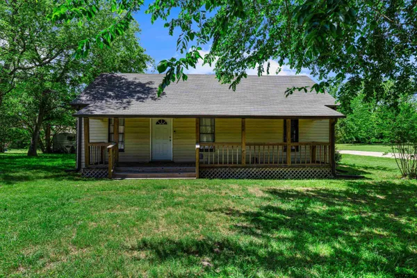 $125,000 | 122 Olive Street, Mount Vernon, TX 75457