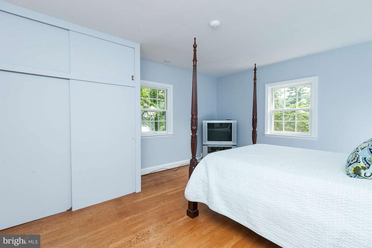 602 Hastings Road Baltimore, MD 21286 - Photo 14 of 26 a bed sitting in a spacious bedroom next to a window