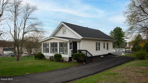 $349,000 | 19 Elmwood Court, North Greenbush, NY 12198
