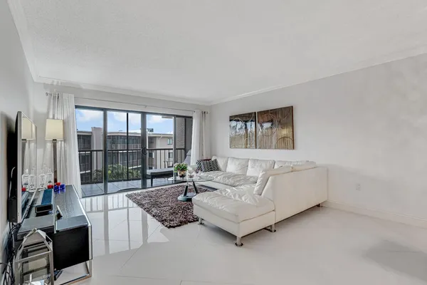 $3,600 | 3605 South Ocean Boulevard, Unit 312, South Palm Beach, FL 33480