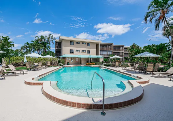 $3,600 | 3605 South Ocean Boulevard, Unit 312, South Palm Beach, FL 33480