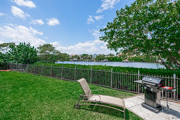 $3,600 | 3605 South Ocean Boulevard, Unit 312, South Palm Beach, FL 33480