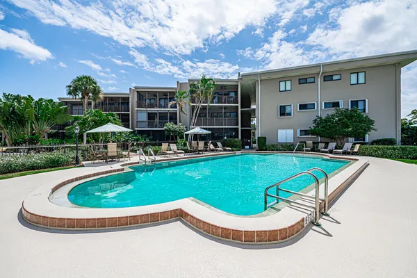 $3,600 | 3605 South Ocean Boulevard, Unit 312, South Palm Beach, FL 33480