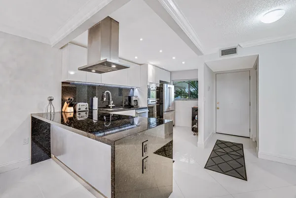 $3,600 | 3605 South Ocean Boulevard, Unit 312, South Palm Beach, FL 33480