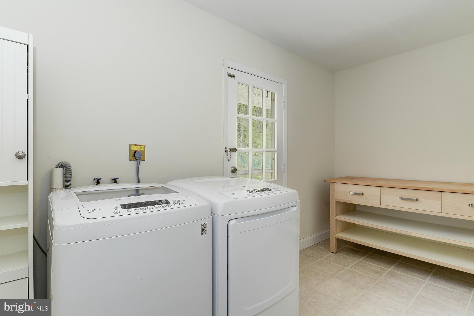 12604 Ivystone Lane Laurel, MD 20708 - Photo 27 of 30 Huge main level laundry/mud room