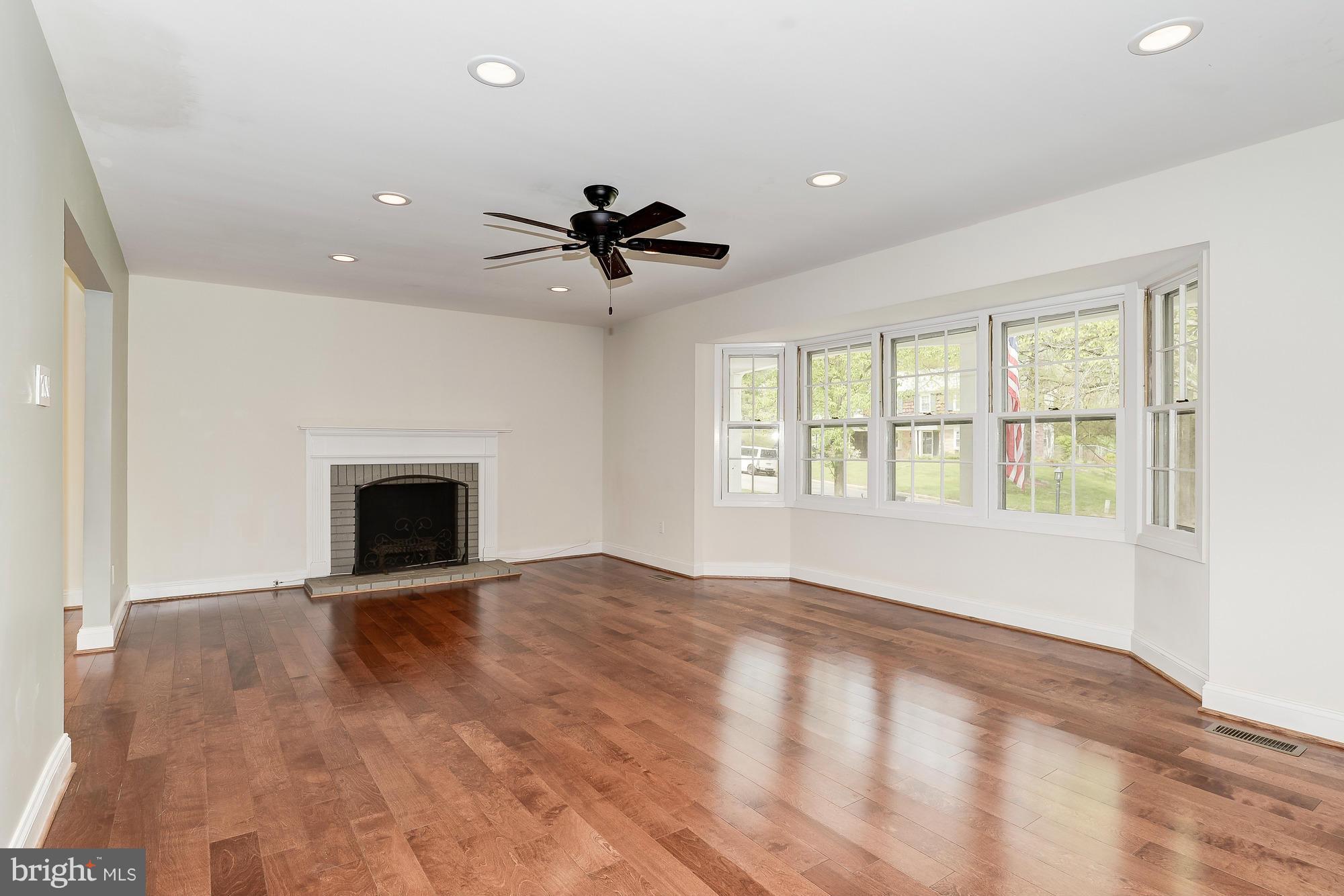 12604 Ivystone Lane Laurel, MD 20708 - Photo 4 of 30 Gleaming hardwoods on entry level