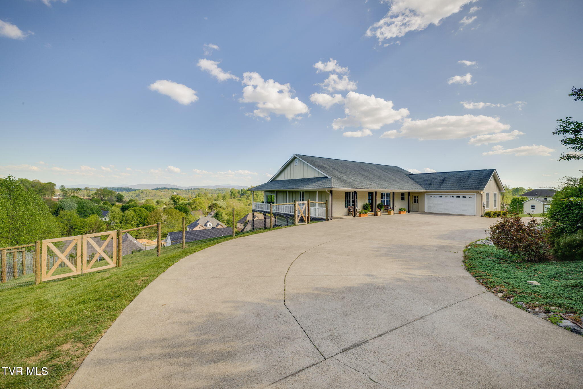 304 Michaels Ridge Boulevard Johnson City, TN 37615 - Photo 3 of 54 002