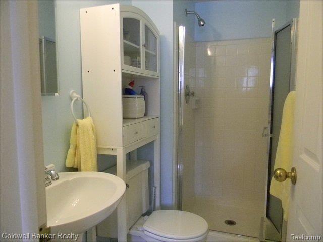 2245 Traverse Drive Troy, MI 48083 - Photo 14 of 21 2nd Full Bath