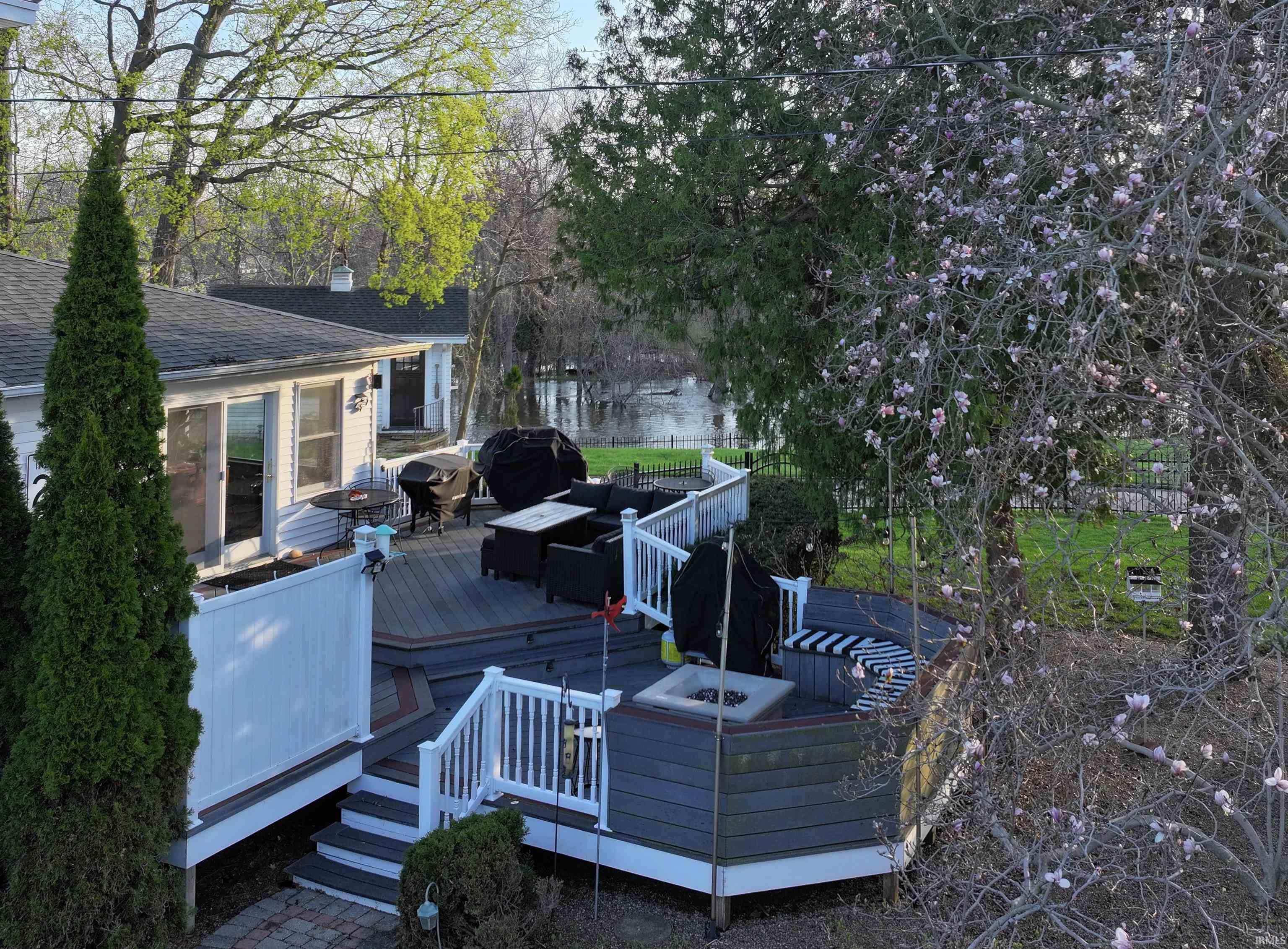 417 South Riverside Drive Winamac, IN 46996 - Photo 3 of 36