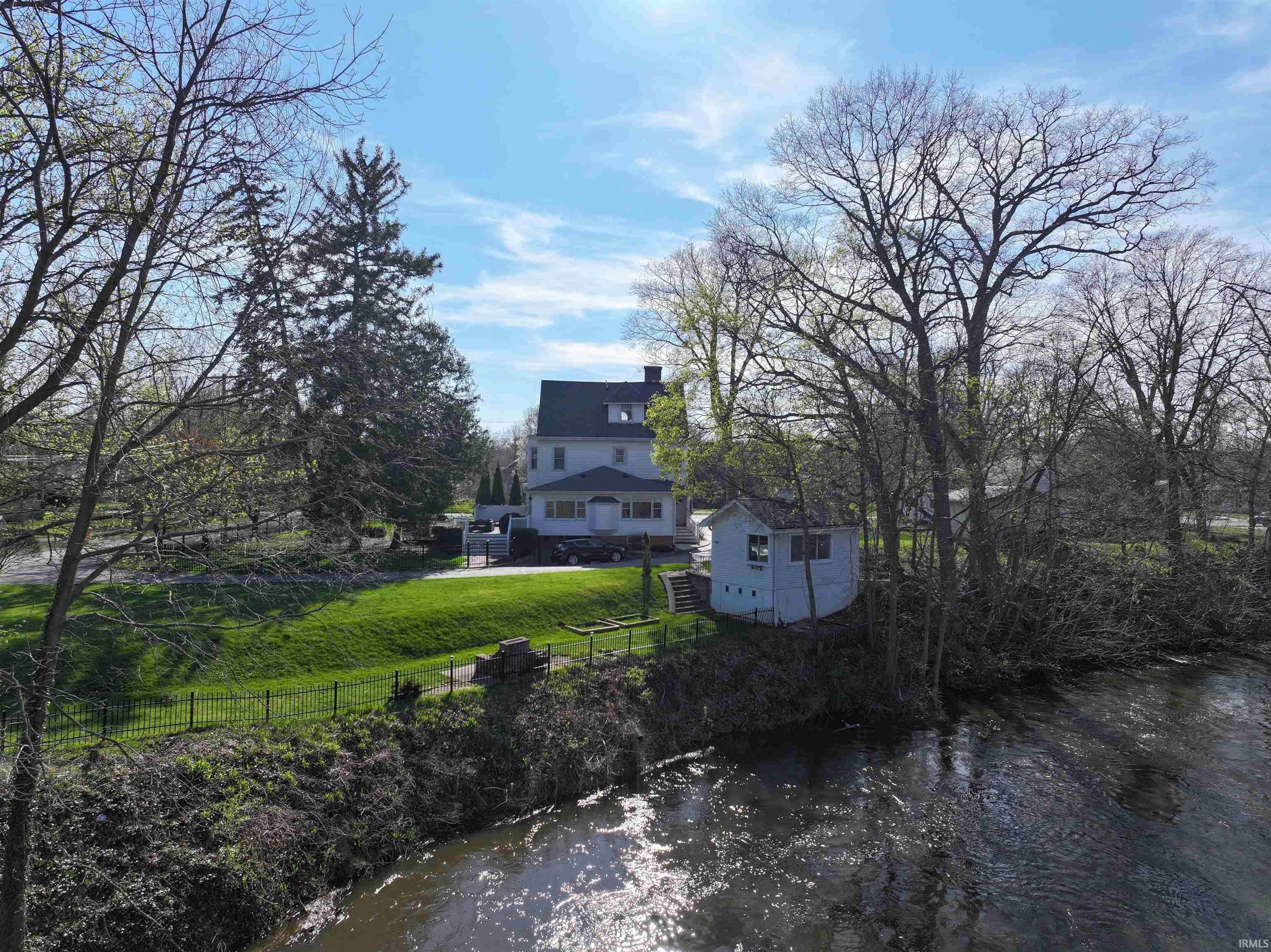 417 South Riverside Drive Winamac, IN 46996 - Photo 4 of 36