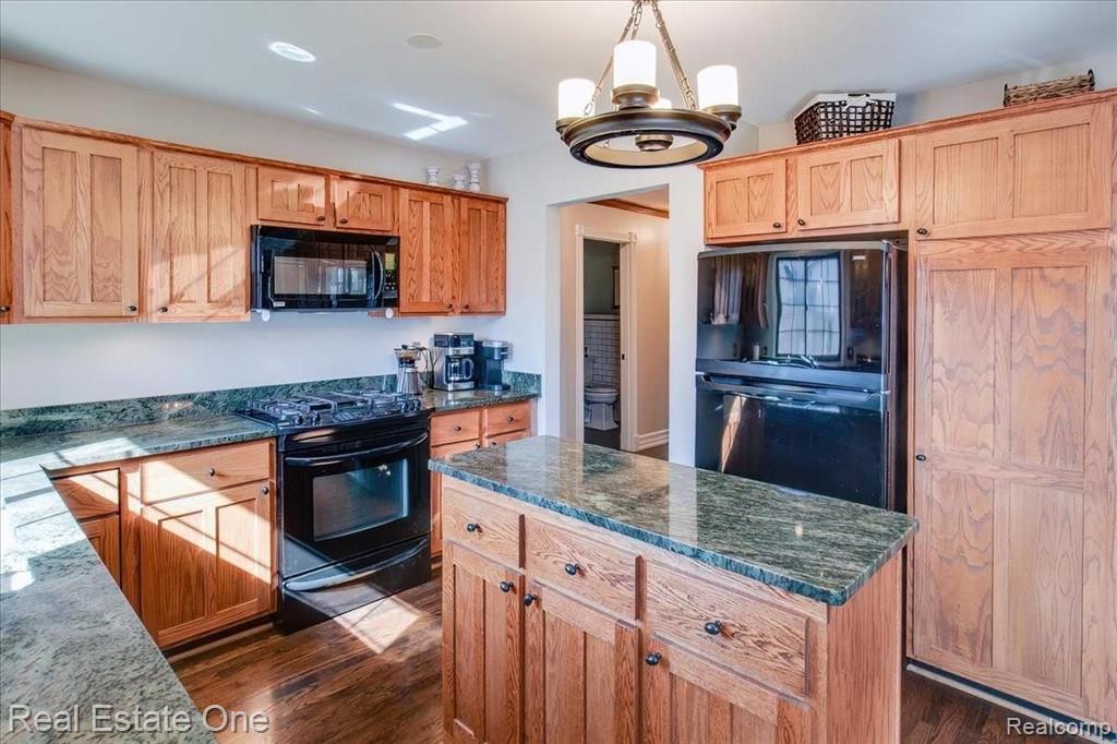 451 Lake Forest Road Rochester Hills, MI 48309 - Photo 26 of 97