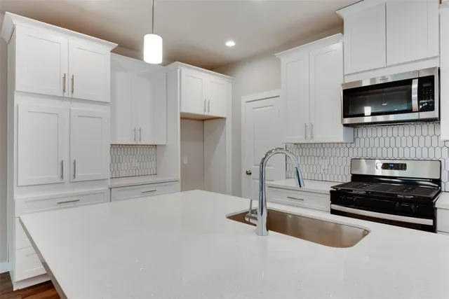 $2,150 | 6615 Ezzard Charles Lane, Houston, TX 77091