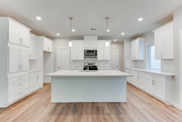 $2,150 | 6615 Ezzard Charles Lane, Houston, TX 77091