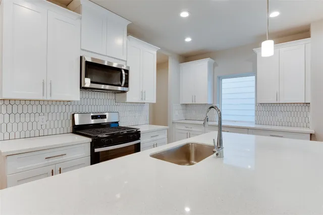 $2,150 | 6615 Ezzard Charles Lane, Houston, TX 77091