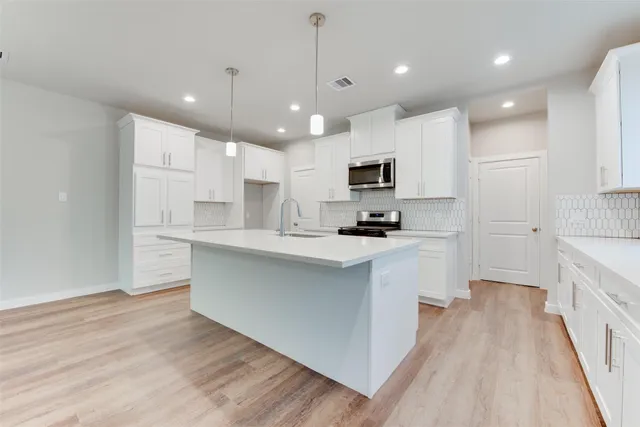 $2,150 | 6615 Ezzard Charles Lane, Houston, TX 77091