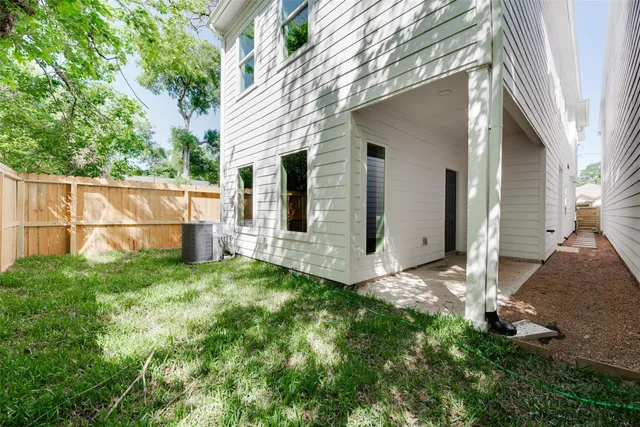 $2,150 | 6615 Ezzard Charles Lane, Houston, TX 77091