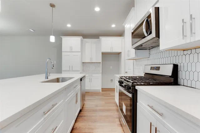 $2,150 | 6615 Ezzard Charles Lane, Houston, TX 77091