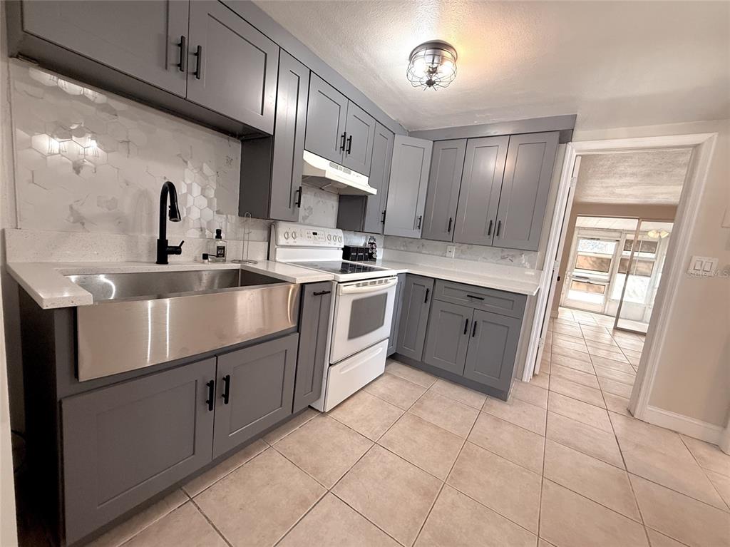 12611 1st Isle Hudson, FL 34667 - Photo 7 of 35