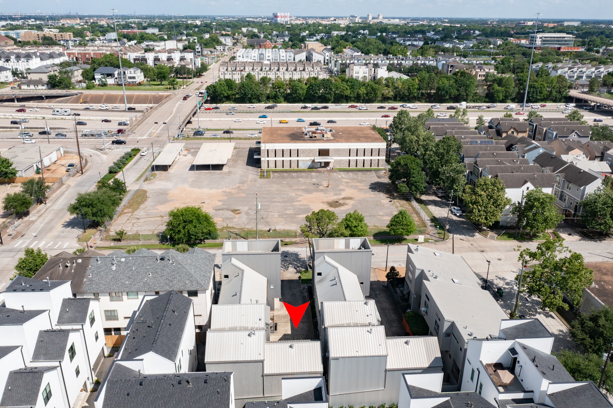 2614 Chenevert Street Houston, TX 77004 - Photo 32 of 34 an aerial view of residential houses with outdoor space
