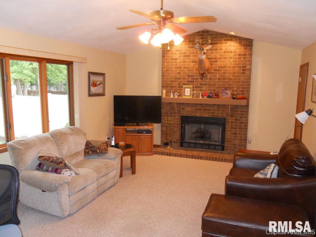 1808 Hunter Ridge Drive Springfield, IL 62704 - Photo 11 of 21 Gallery Image 11
