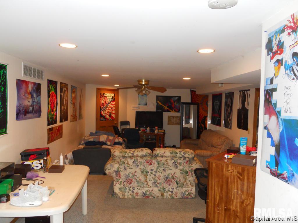 1808 Hunter Ridge Drive Springfield, IL 62704 - Photo 17 of 21 Gallery Image 17