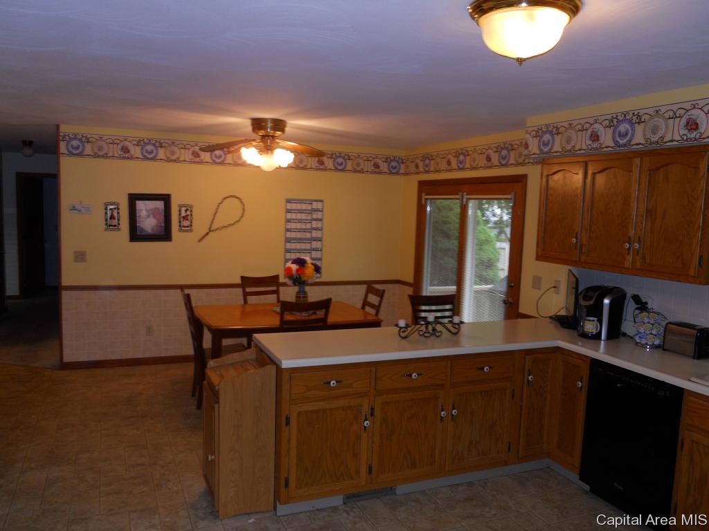 1808 Hunter Ridge Drive Springfield, IL 62704 - Photo 8 of 21 Gallery Image 8