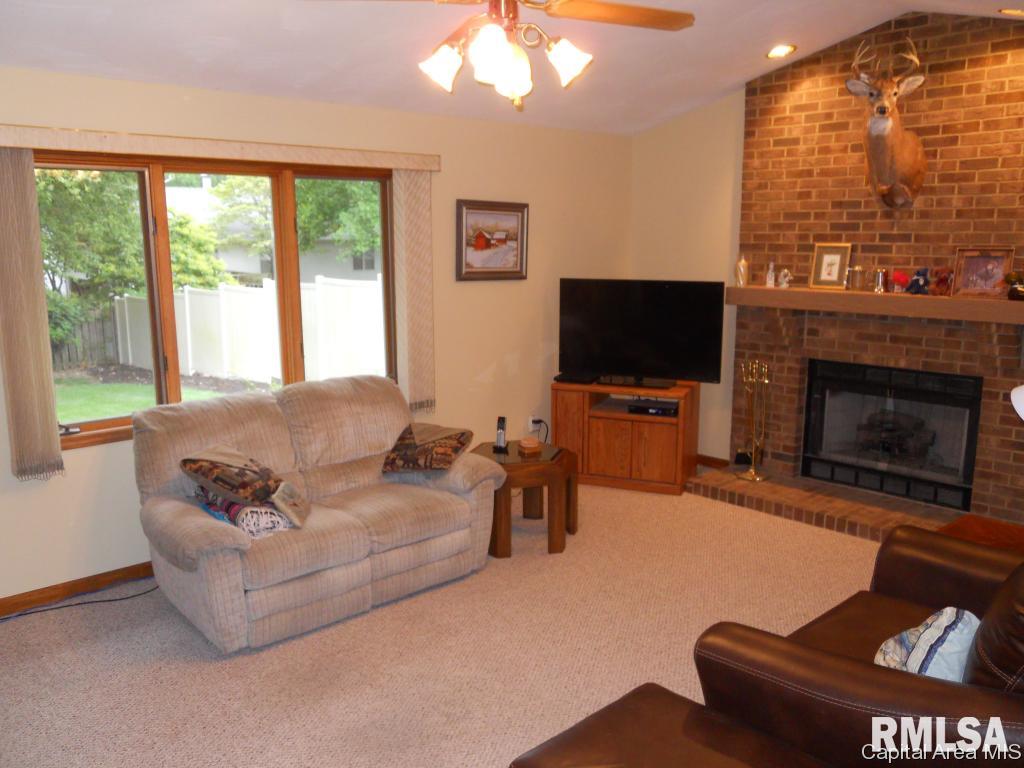 1808 Hunter Ridge Drive Springfield, IL 62704 - Photo 10 of 21 Gallery Image 10