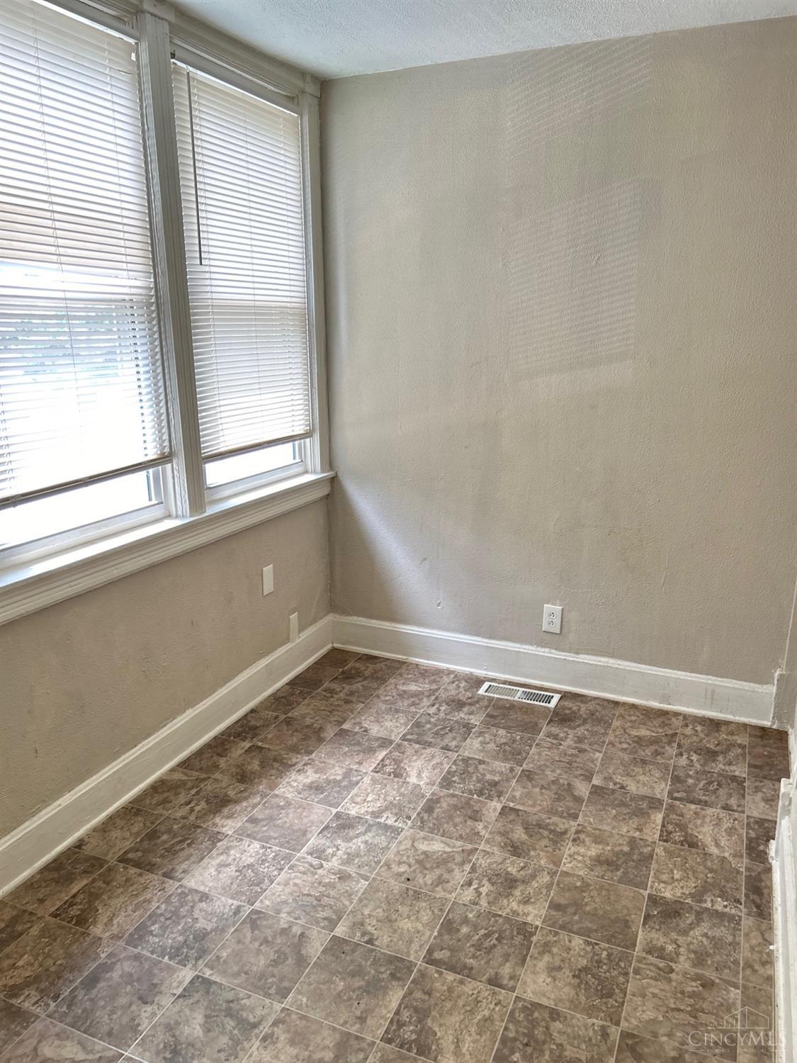 4902 Paddock Road Cincinnati, OH 45237 - Photo 10 of 25