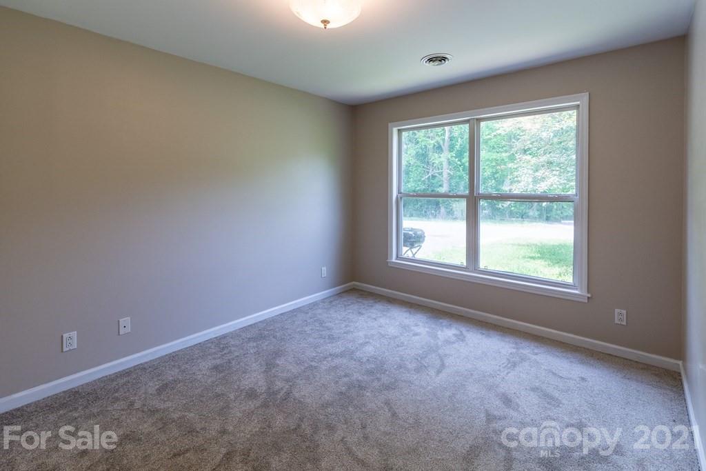 171 North Ridge Point, Unit V3 Sylva, NC 28779 - Photo 6 of 29 a view of room with window