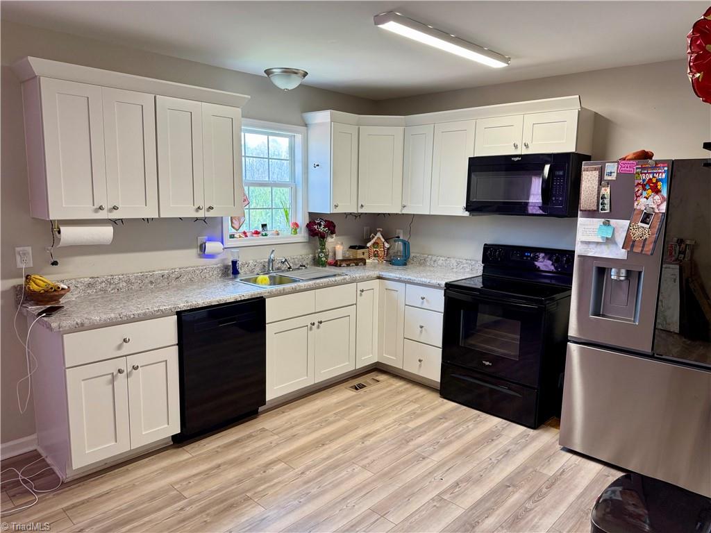 5280 Tabernacle School Road Asheboro, NC 27205 - Photo 3 of 22 Eat In Kitchen w/All appliances Remain
