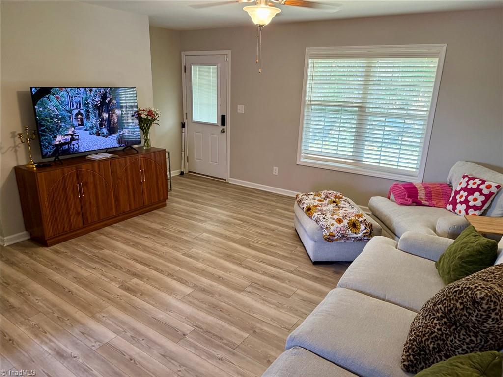 5280 Tabernacle School Road Asheboro, NC 27205 - Photo 4 of 22 Open Living Room