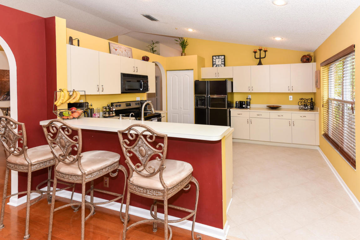 10903 Crescendo Circle Boca Raton, FL 33498 - Photo 12 of 49 15