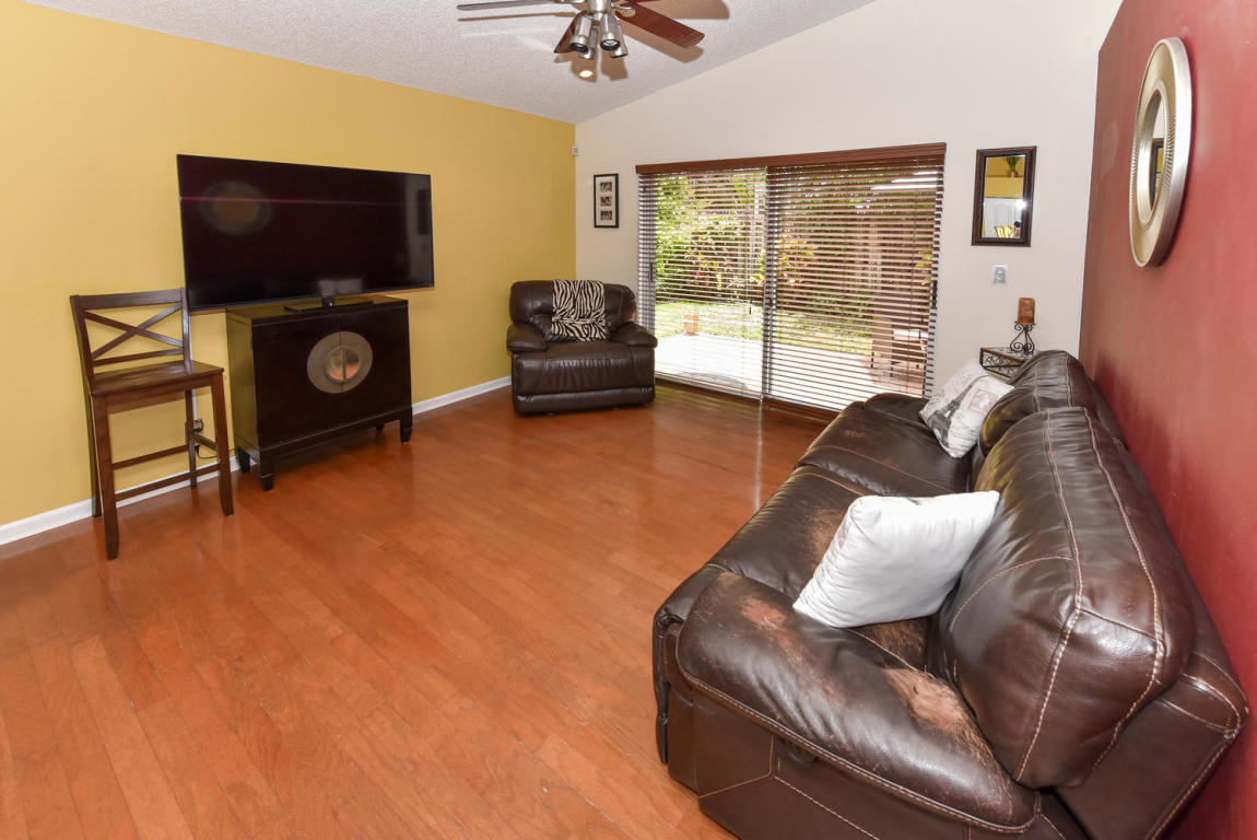 10903 Crescendo Circle Boca Raton, FL 33498 - Photo 9 of 49 18