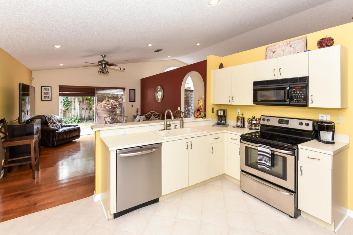 10903 Crescendo Circle Boca Raton, FL 33498 - Photo 10 of 49 16